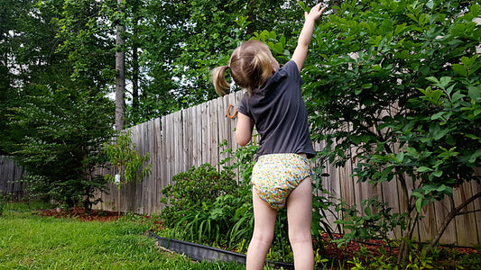 Smart Bottoms' cloth diapers feature 100% organic cotton, fashionable prints, and made in the USA craftsmanship